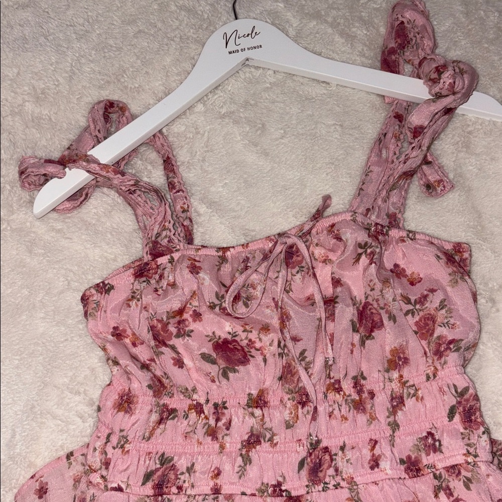 Floral and Patterned Dresses Collection - Picture 4 of 9